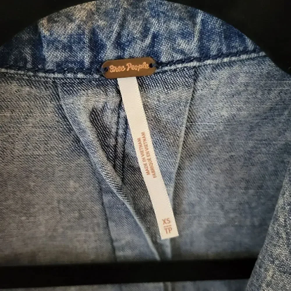 Free peopleCharlie Denim Bd Top in Lightest Indigo XS